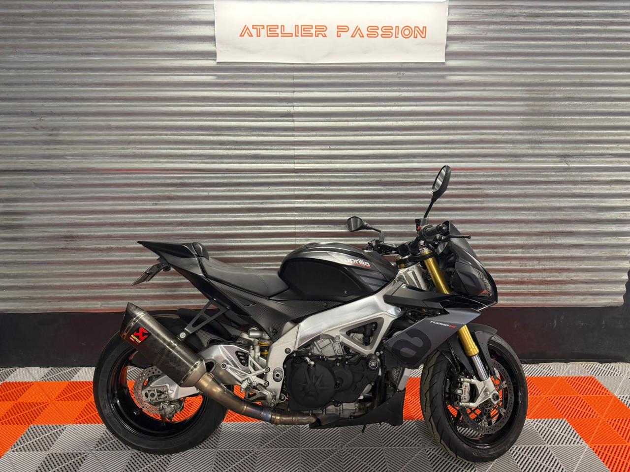 APRILIA TUONO V4 1100 RR Akrapovic