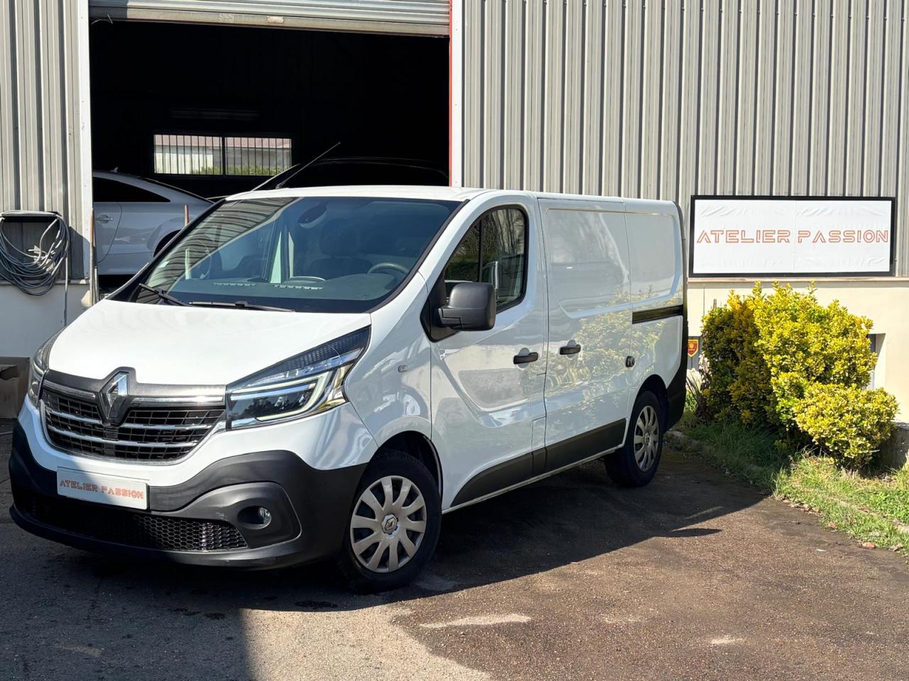 RENAULT TRAFIC L1H1 1000 Kg 1.6 dCi – 120 III FOURGON Fourgon Confort+ L1H1 Pré-Dispo Camping-Car PH