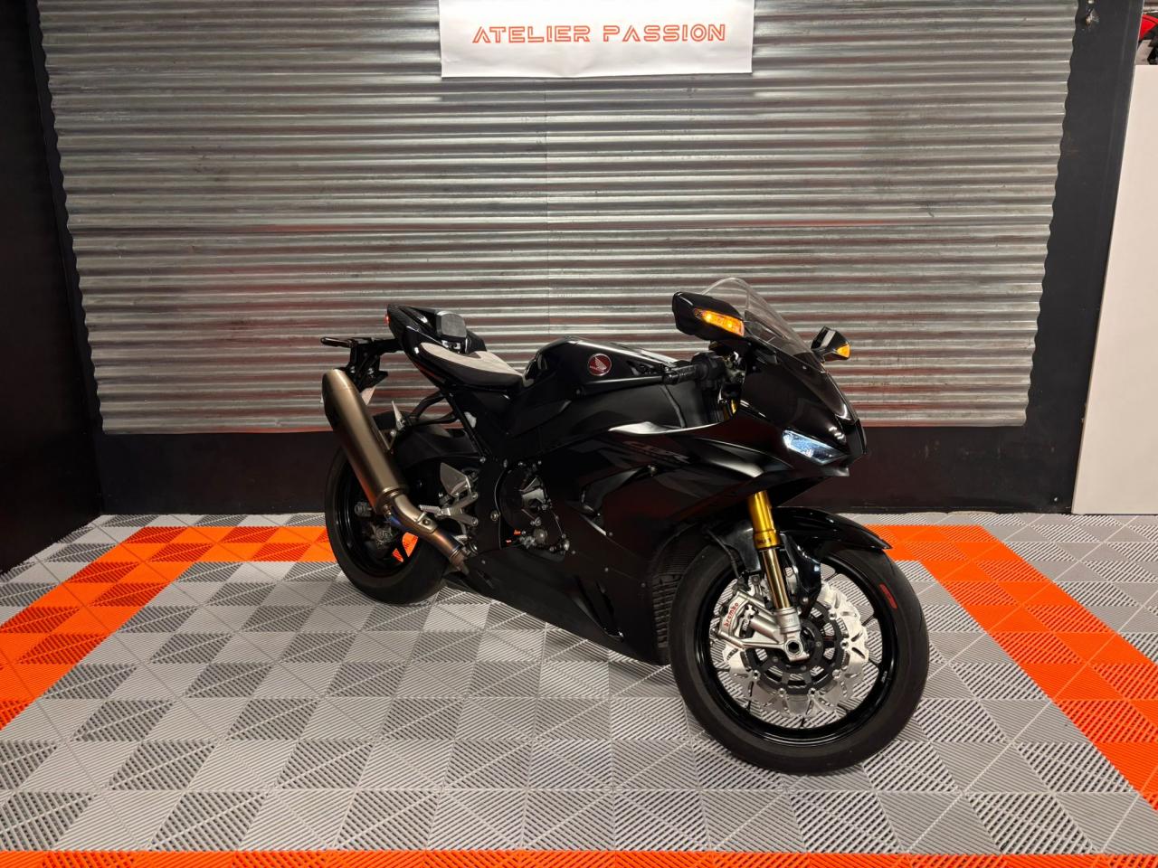 HONDA CBR 1000 RR-R SP black