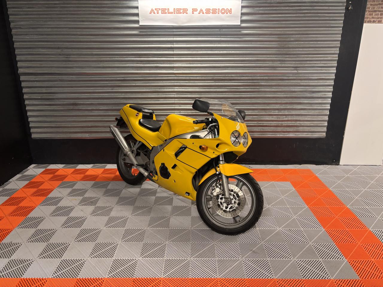 YAMAHA FZR 250 R 3LN1 1989 3LN